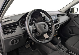 Подержанный автомобиль Skoda Rapid Liftback 2021 года (15 фото)