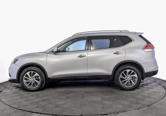 Подержанный автомобиль Nissan X-Trail 2016 года (8 фото)