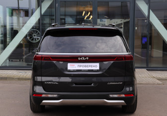 Подержанный автомобиль Kia Carnival 2021 года (5 фото)