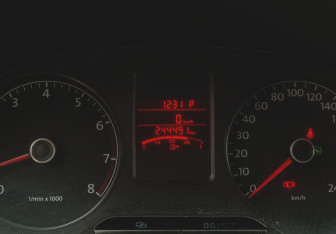 Подержанный автомобиль Volkswagen Polo Sedan 2010 года (11 фото)