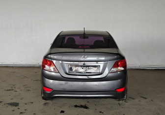 Подержанный автомобиль Hyundai Solaris Sedan 2012 года (5 фото)