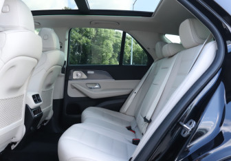 Подержанный автомобиль Mercedes-Benz GLE 2021 года (10 фото)
