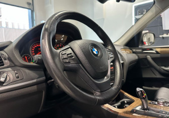 Подержанный автомобиль BMW X3 2011 года (12 фото)