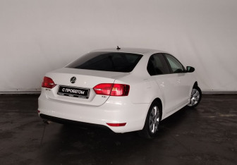 Подержанный автомобиль Volkswagen Jetta Sedan 2012 года (4 фото)