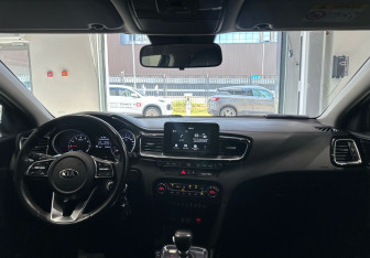 Подержанный автомобиль Kia Ceed Hatchback 2018 года (12 фото)
