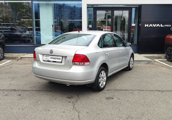 Подержанный автомобиль Volkswagen Polo Sedan 2011 года (5 фото)