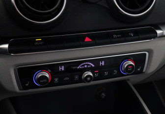 Подержанный автомобиль Audi A3 Sedan 2015 года (12 фото)
