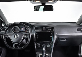 Подержанный автомобиль Volkswagen Golf Wagon 2017 года (7 фото)