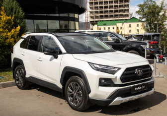 Подержанный автомобиль Toyota RAV4 2025 года (2 фото)