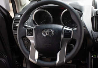 Подержанный автомобиль Toyota Land Cruiser Prado 2017 года (17 фото)