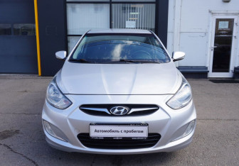 Подержанный автомобиль Hyundai Solaris Hatchback 2011 года (2 фото)