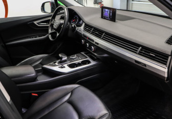 Подержанный автомобиль Audi Q7 2016 года (8 фото)