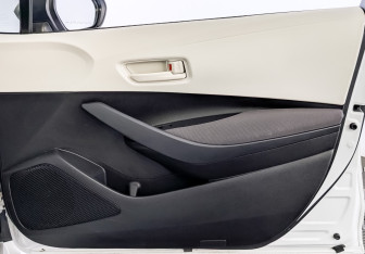 Подержанный автомобиль Toyota Corolla Sedan 2022 года (25 фото)