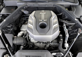 Подержанный автомобиль Genesis G80 2017 года (9 фото)