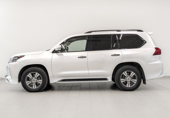 Подержанный автомобиль Lexus LX 2019 года (8 фото)