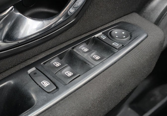 Подержанный автомобиль Renault Fluence 2012 года (14 фото)