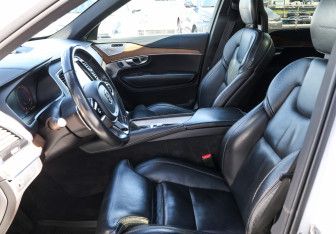 Подержанный автомобиль Volvo XC90 2017 года (16 фото)