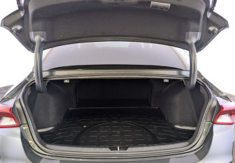 Подержанный автомобиль Kia K5 2020 года (9 фото)