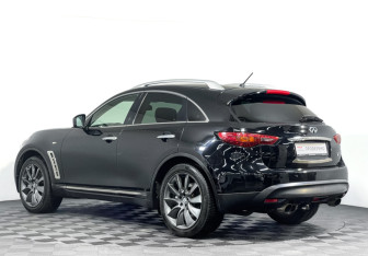 Подержанный автомобиль Infiniti FX 2011 года (6 фото)