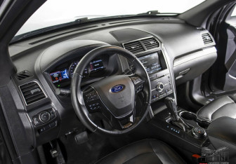 Подержанный автомобиль Ford Explorer 2016 года (10 фото)