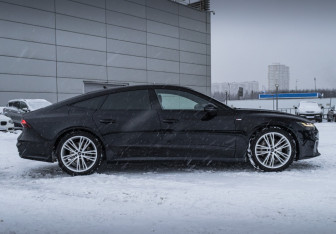 Подержанный автомобиль Audi A7 2021 года (12 фото)