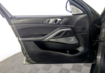 Подержанный автомобиль BMW X6 2020 года (19 фото)