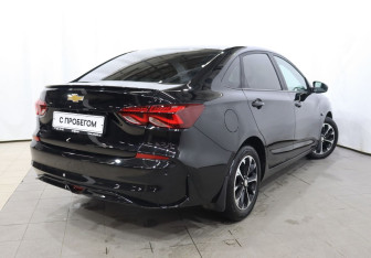 Подержанный автомобиль Chevrolet Monza 2023 года (4 фото)