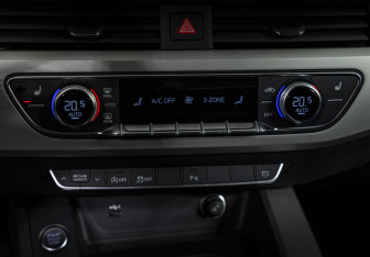 Подержанный автомобиль Audi A4 Sedan 2022 года (15 фото)