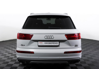 Подержанный автомобиль Audi Q7 2016 года (6 фото)