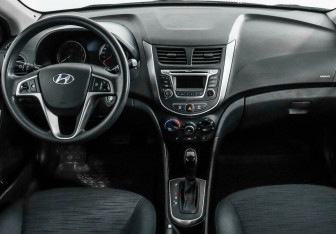 Подержанный автомобиль Hyundai Solaris Hatchback 2015 года (6 фото)