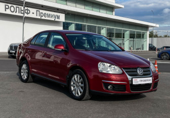 Подержанный автомобиль Volkswagen Jetta Sedan 2008 года (3 фото)