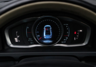 Подержанный автомобиль Volvo S60 2014 года (15 фото)