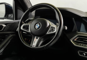 Подержанный автомобиль BMW X5 2021 года (15 фото)