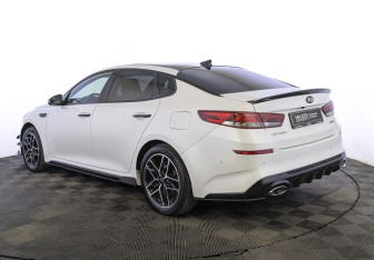 Подержанный автомобиль Kia Optima Sedan 2018 года (7 фото)