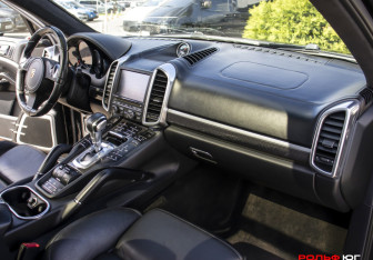 Подержанный автомобиль Porsche Cayenne 2012 года (9 фото)