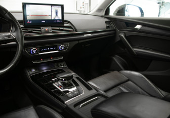 Подержанный автомобиль Audi Q5 2021 года (23 фото)