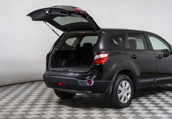 Подержанный автомобиль Nissan Qashqai+2 2012 года (14 фото)