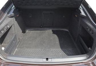 Подержанный автомобиль Skoda Superb Liftback 2015 года (23 фото)