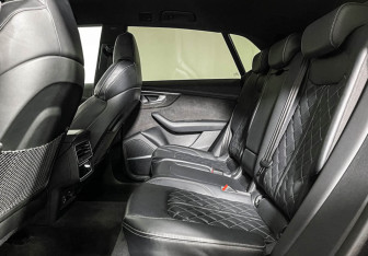 Подержанный автомобиль Audi Q8 2020 года (10 фото)