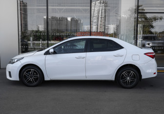 Подержанный автомобиль Toyota Corolla Sedan 2013 года (7 фото)