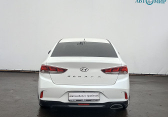 Подержанный автомобиль Hyundai Sonata 2018 года (6 фото)