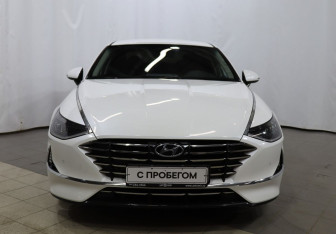 Подержанный автомобиль Hyundai Sonata 2020 года (2 фото)