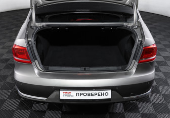 Подержанный автомобиль Volkswagen Passat Sedan 2011 года (10 фото)