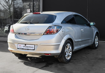 Подержанный автомобиль Opel Astra Hatchback 2007 года (4 фото)