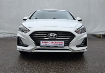Подержанный автомобиль Hyundai Sonata 2019 года (2 фото)