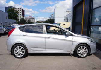 Подержанный автомобиль Hyundai Solaris Hatchback 2011 года (4 фото)