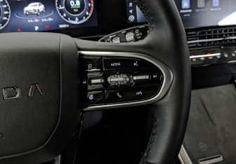Подержанный автомобиль Omoda C5 2024 года (28 фото)