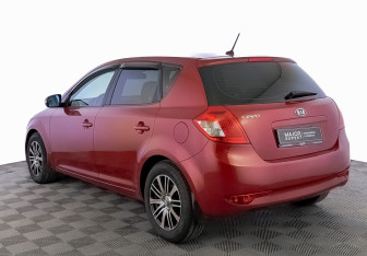Подержанный автомобиль Kia Ceed Hatchback 2011 года (7 фото)
