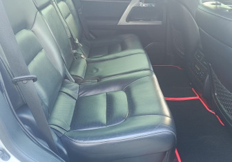 Подержанный автомобиль Toyota Land Cruiser Suv 2015 года (11 фото)