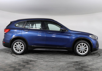 Подержанный автомобиль BMW X1 2021 года (6 фото)